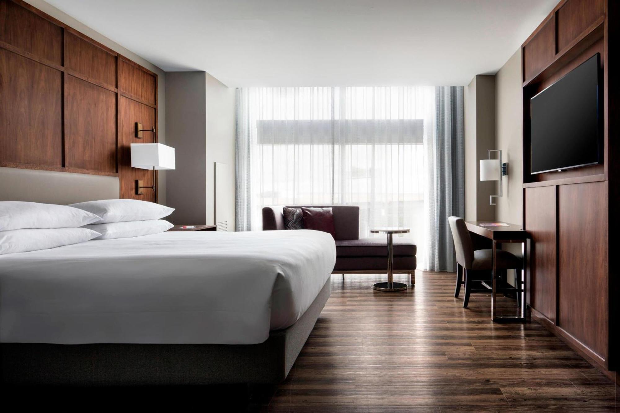Отель Omaha Marriott Downtown At The Capitol District Экстерьер фото