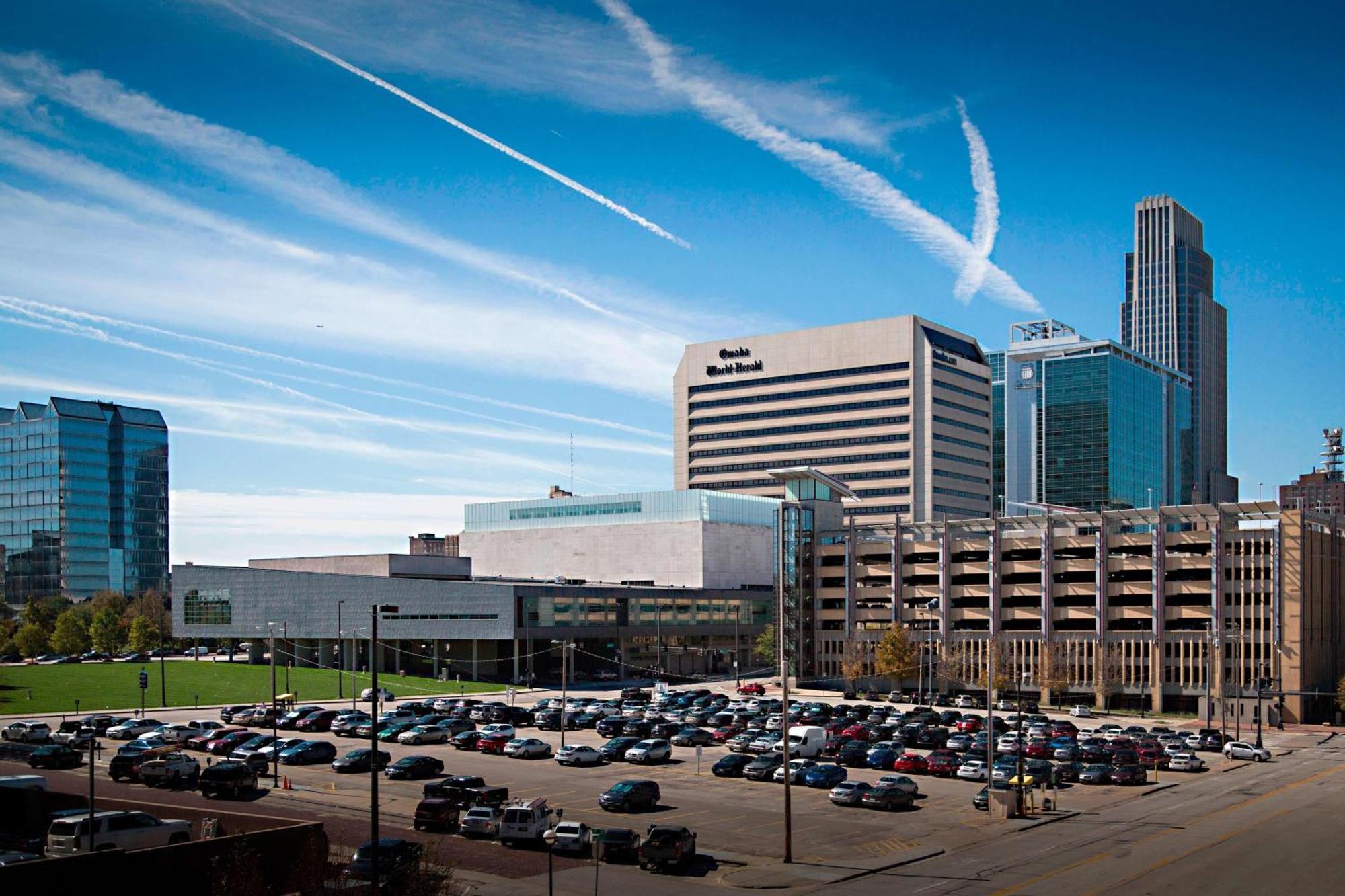 Отель Omaha Marriott Downtown At The Capitol District Экстерьер фото