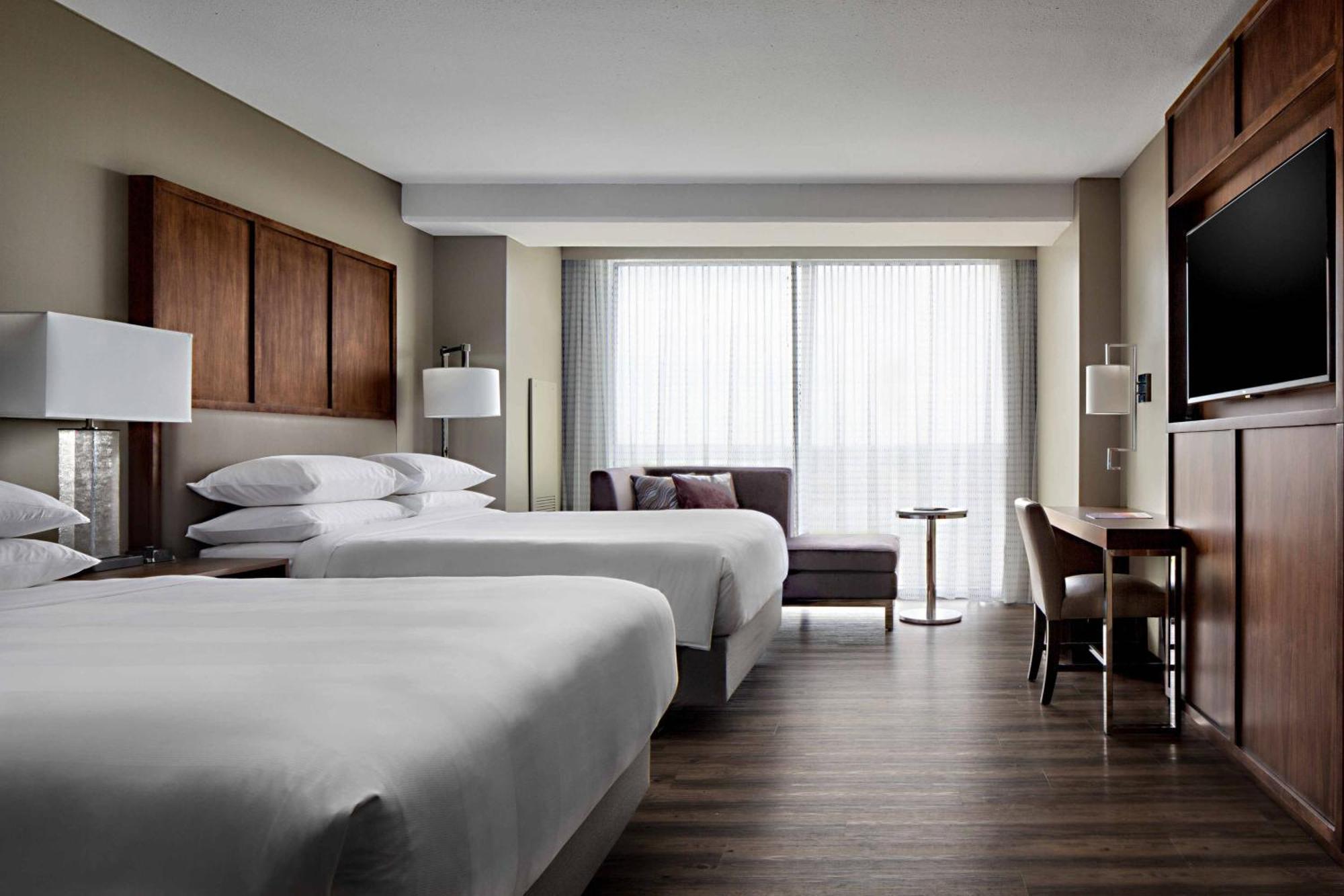 Отель Omaha Marriott Downtown At The Capitol District Экстерьер фото